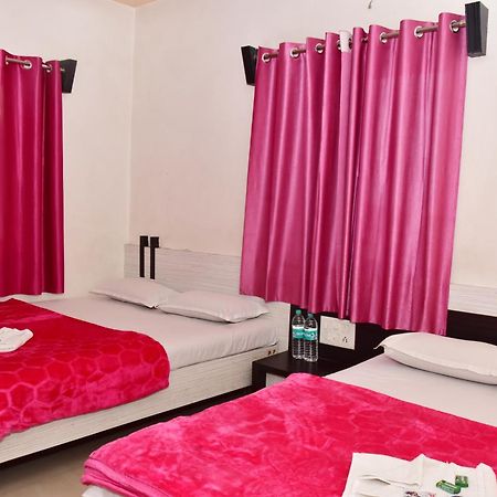 Hotel Temple Sai Ширді Екстер'єр фото