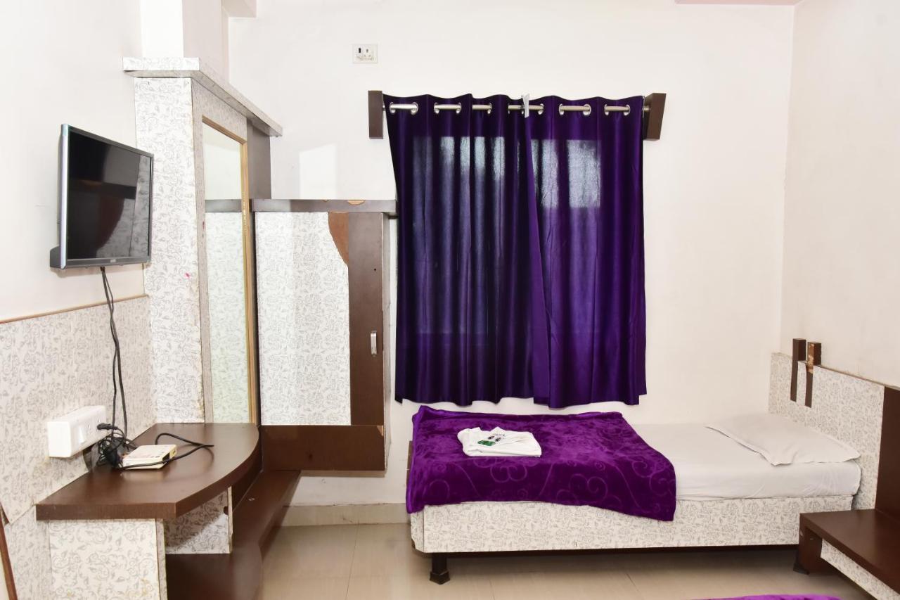 Hotel Temple Sai Ширді Екстер'єр фото