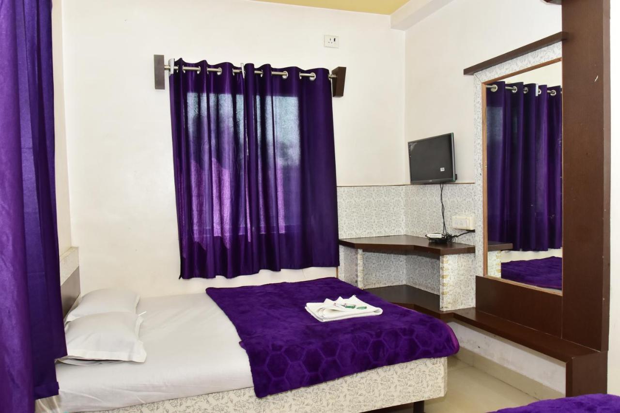 Hotel Temple Sai Ширді Екстер'єр фото