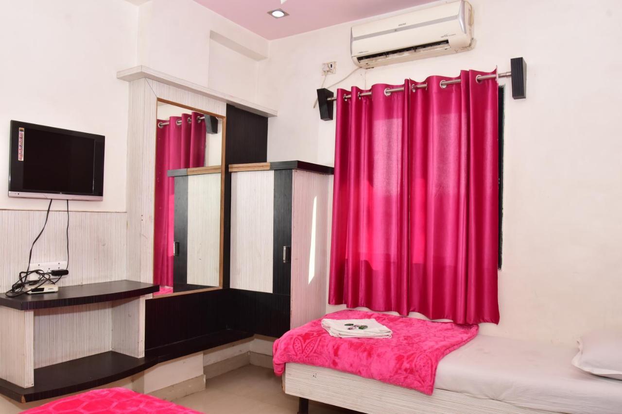 Hotel Temple Sai Ширді Екстер'єр фото