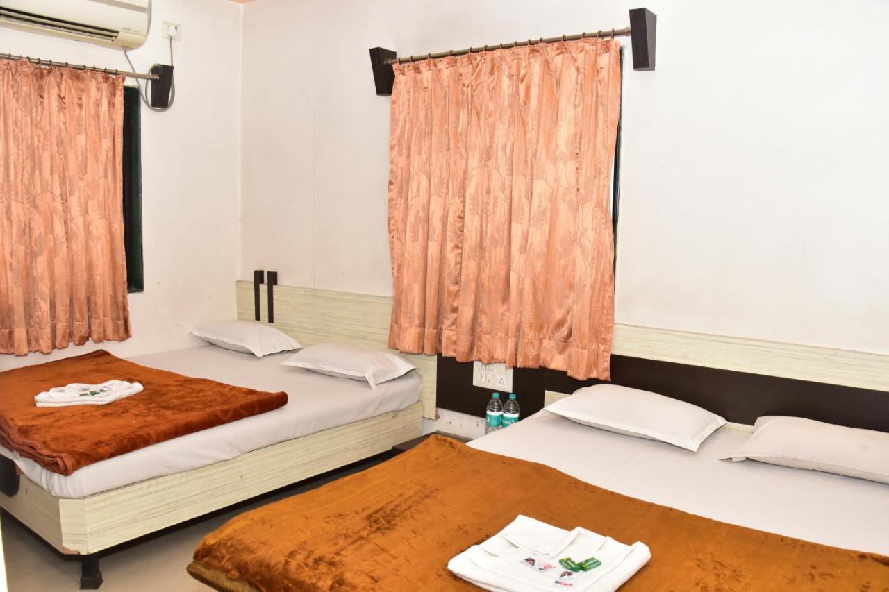 Hotel Temple Sai Ширді Екстер'єр фото
