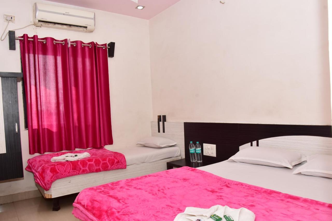 Hotel Temple Sai Ширді Екстер'єр фото