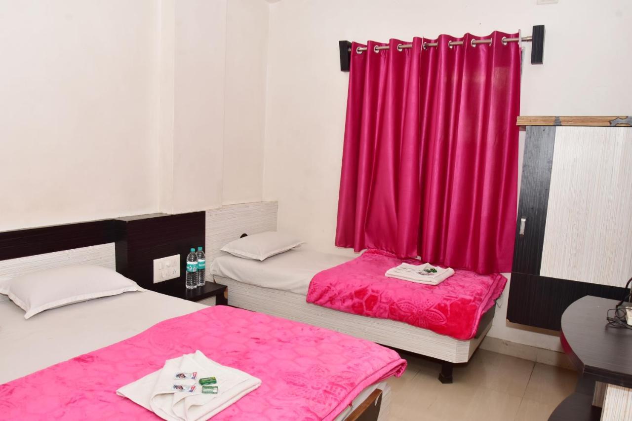 Hotel Temple Sai Ширді Екстер'єр фото