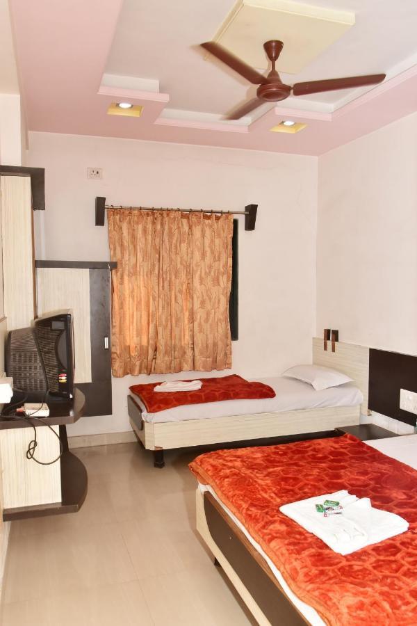 Hotel Temple Sai Ширді Екстер'єр фото