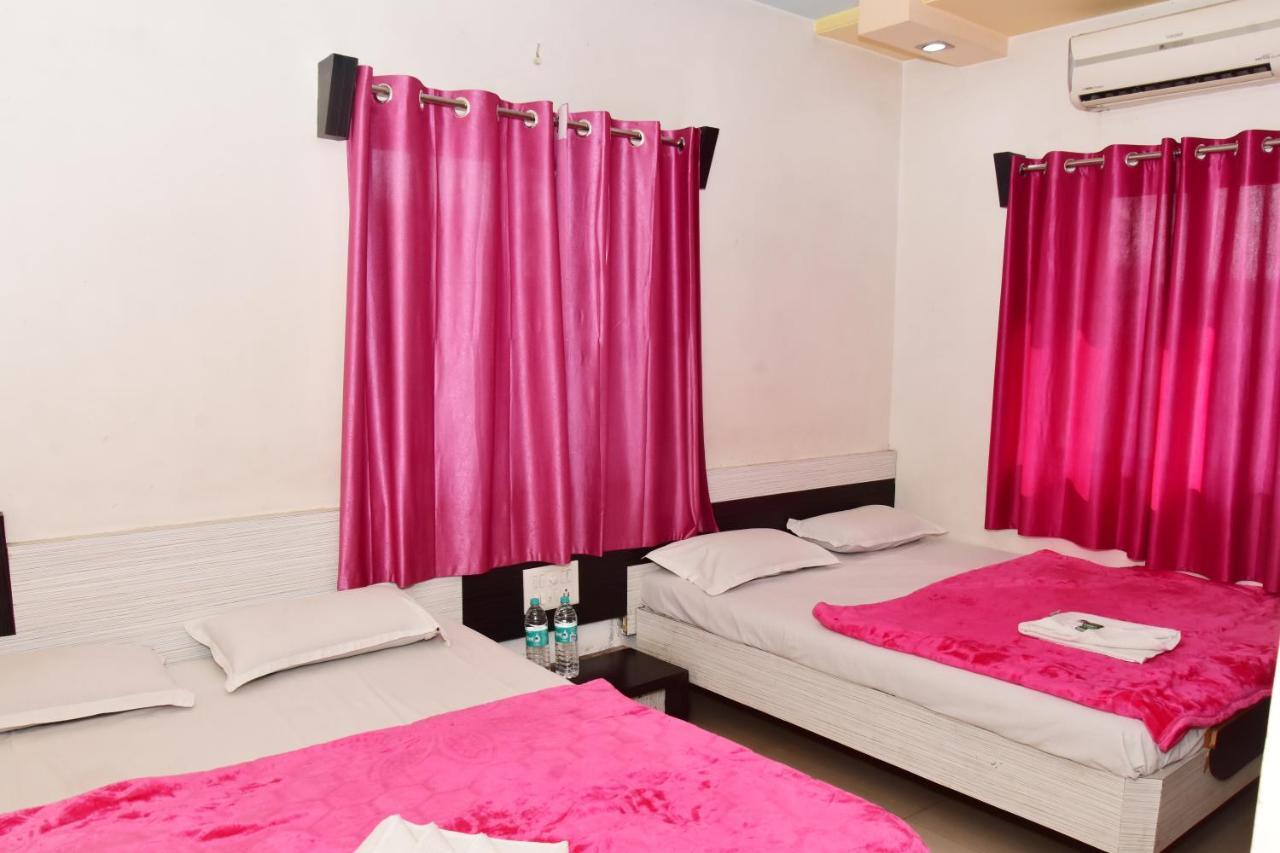 Hotel Temple Sai Ширді Екстер'єр фото