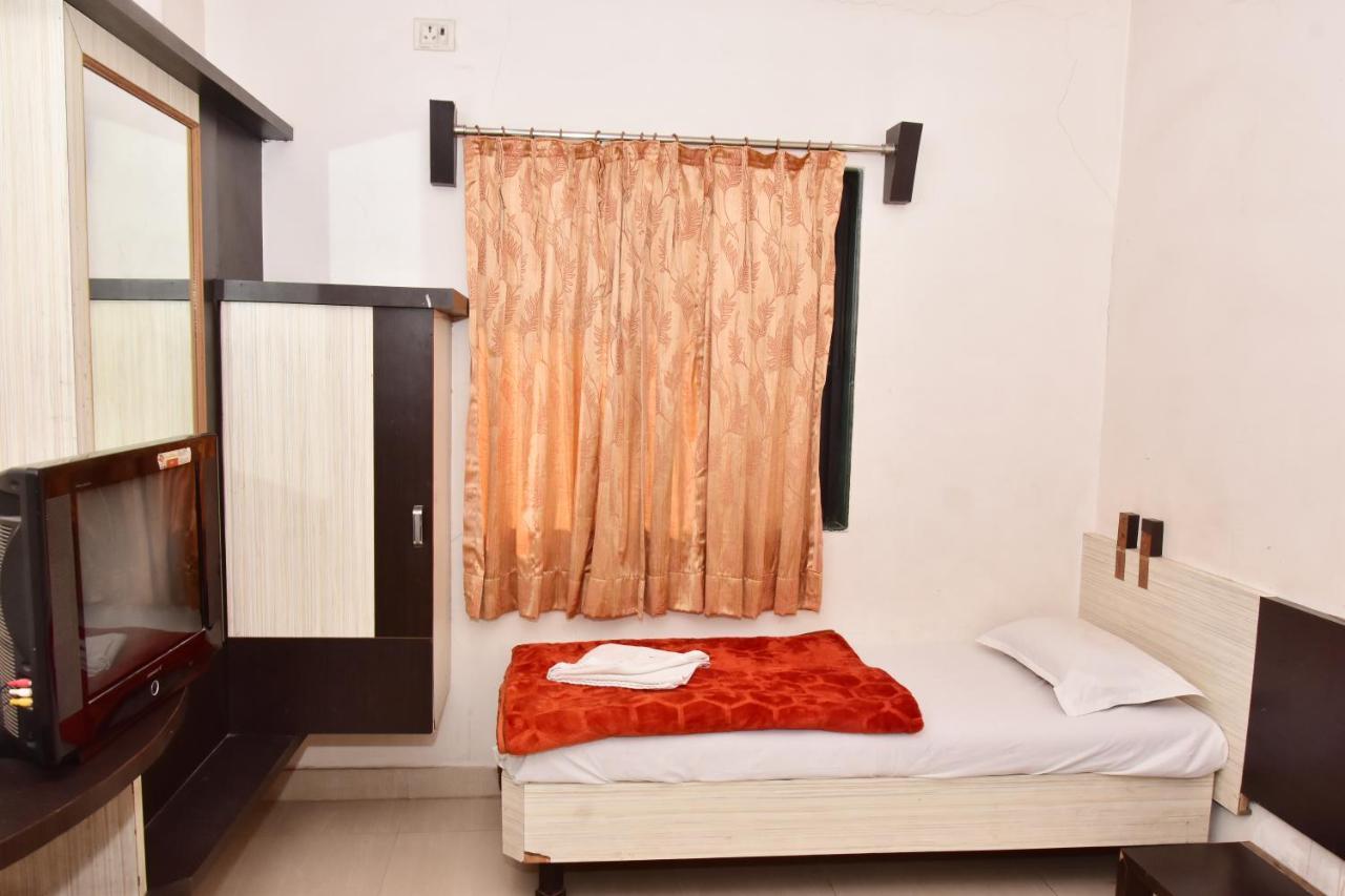 Hotel Temple Sai Ширді Екстер'єр фото