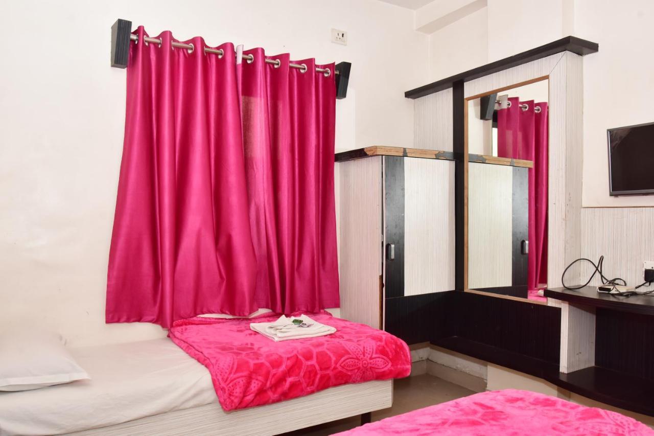 Hotel Temple Sai Ширді Екстер'єр фото